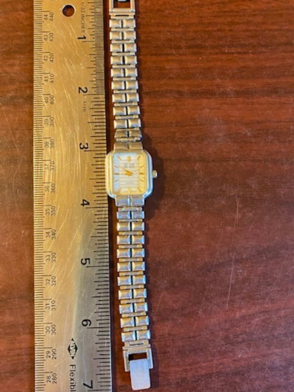 VTG Bill Blass womens watch made in Hong Kong - pre owned needs battery